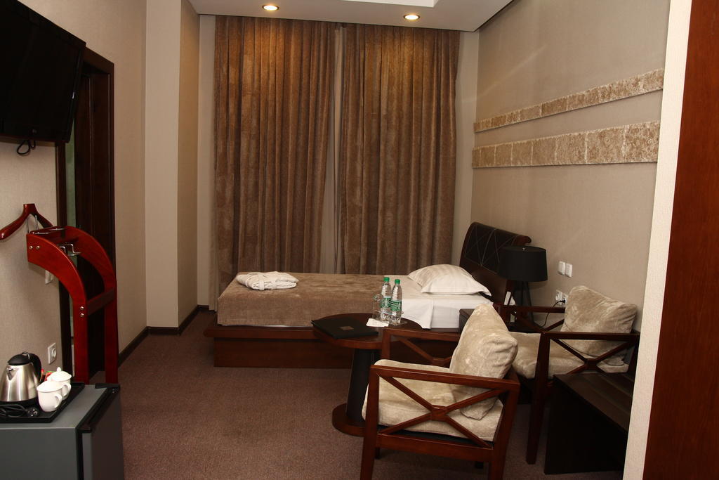 Grand M Hotel Navoi Room photo