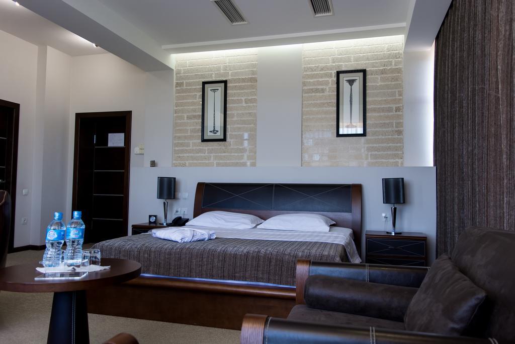 Grand M Hotel Navoi Exterior photo