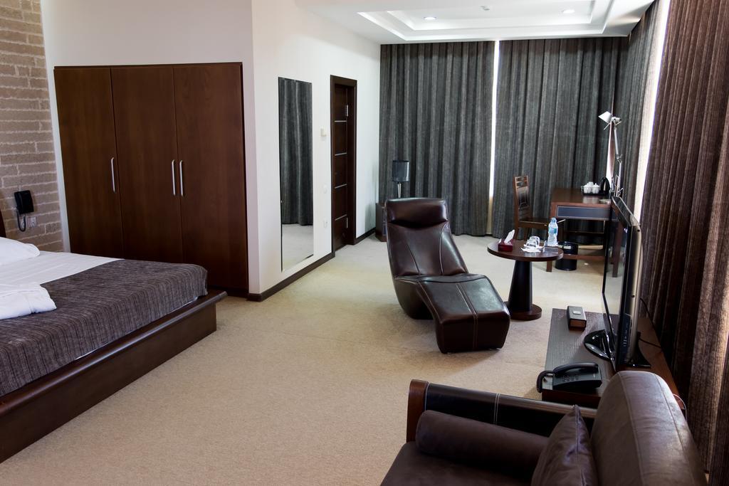 Grand M Hotel Navoi Exterior photo