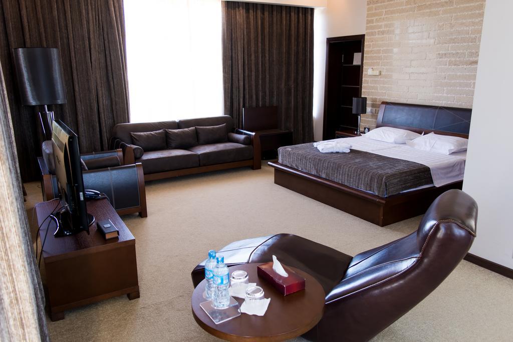 Grand M Hotel Navoi Exterior photo