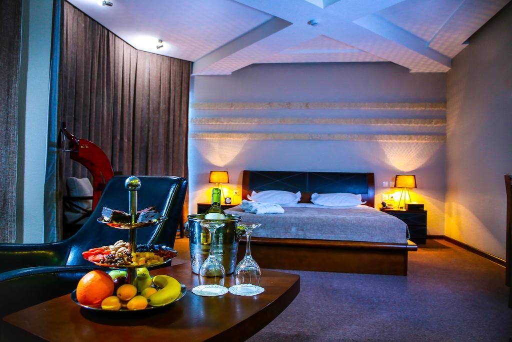 Grand M Hotel Navoi Exterior photo